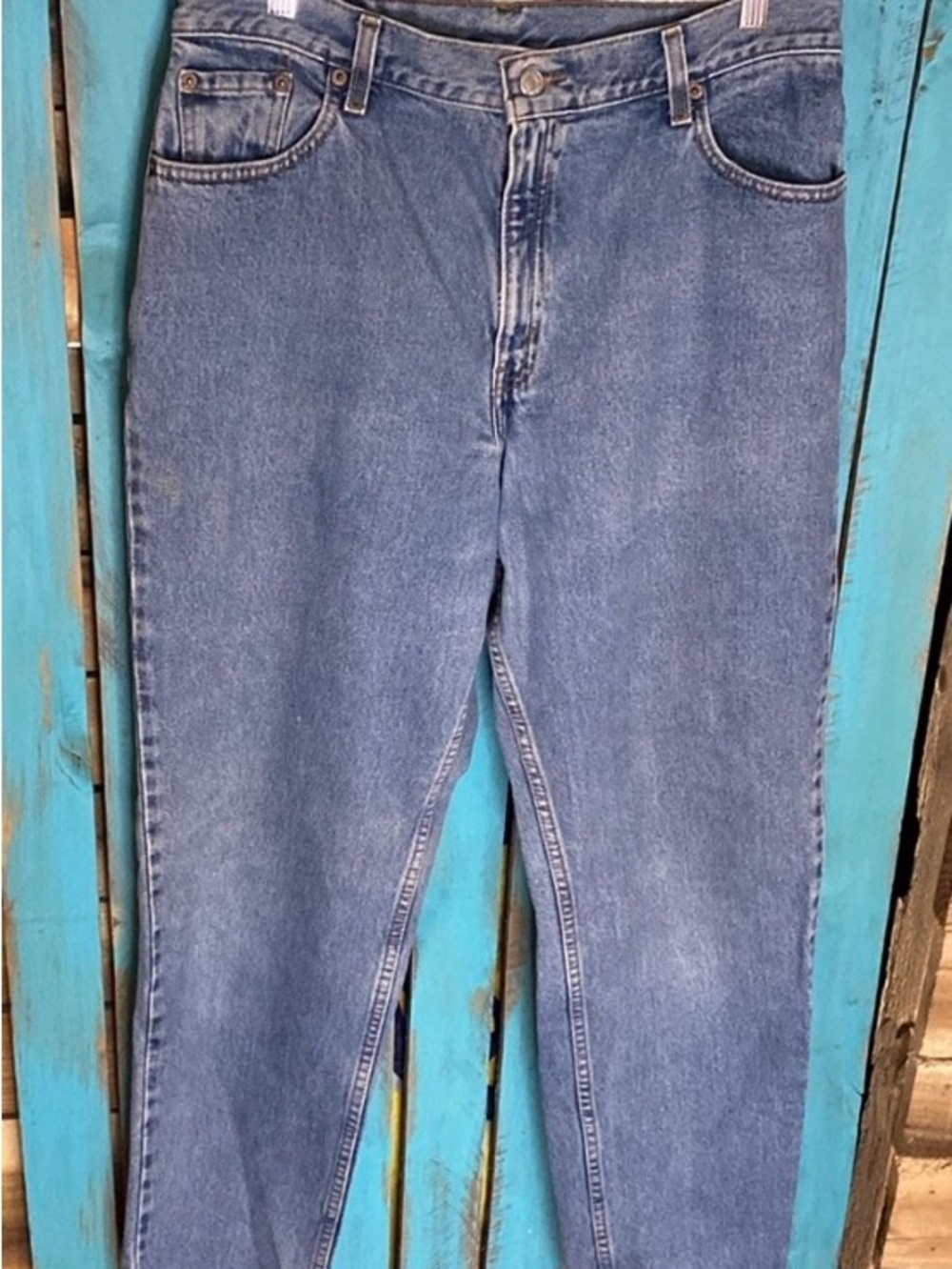 Vintage Y2K Levi’s 550 jeans size 14 inseam 32” light wash taper leg high waist